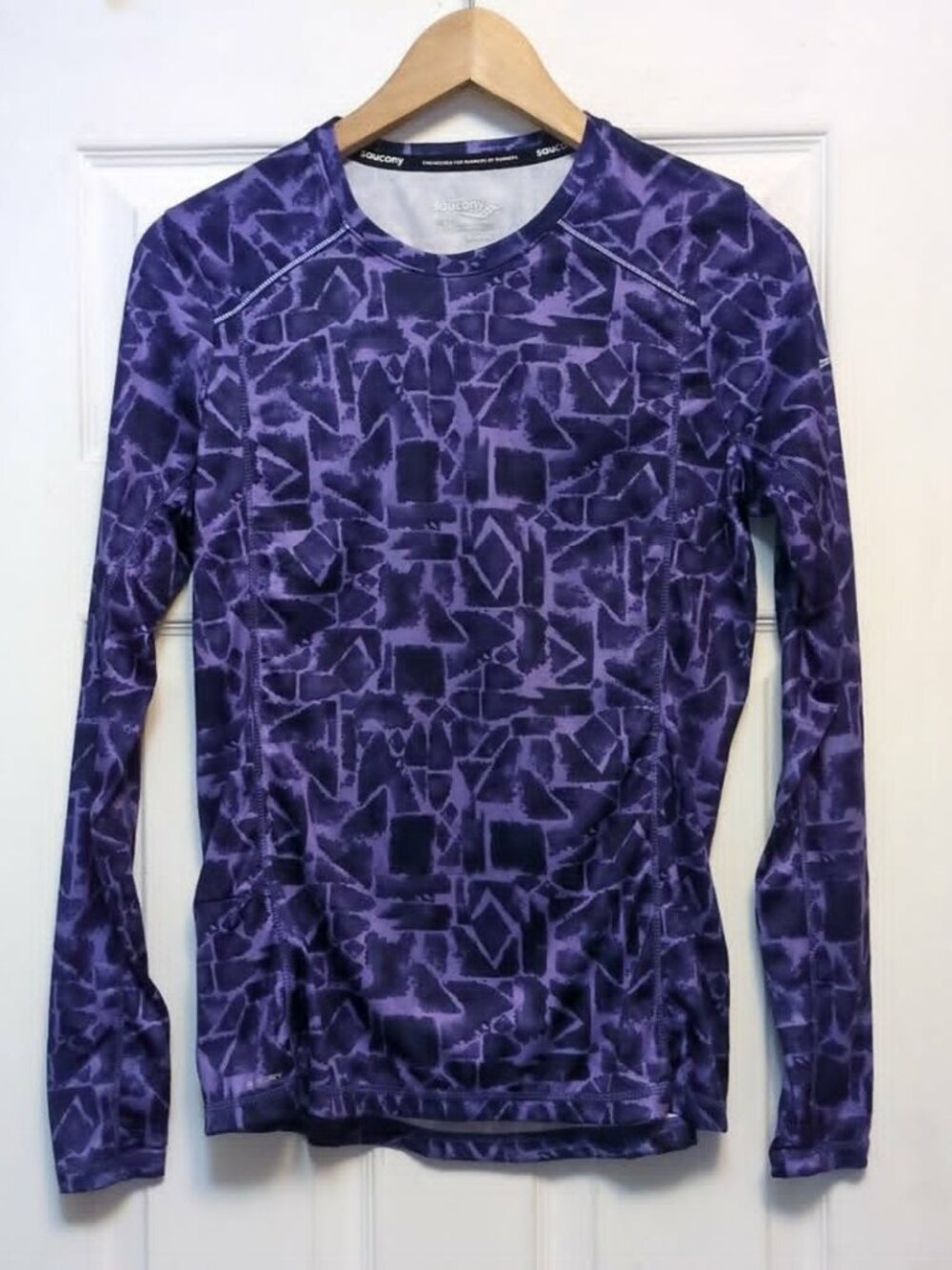Saucony Purple Geo Runner Shirt Sz S Long Sleeve Base Layer Athletic Zip Pocket